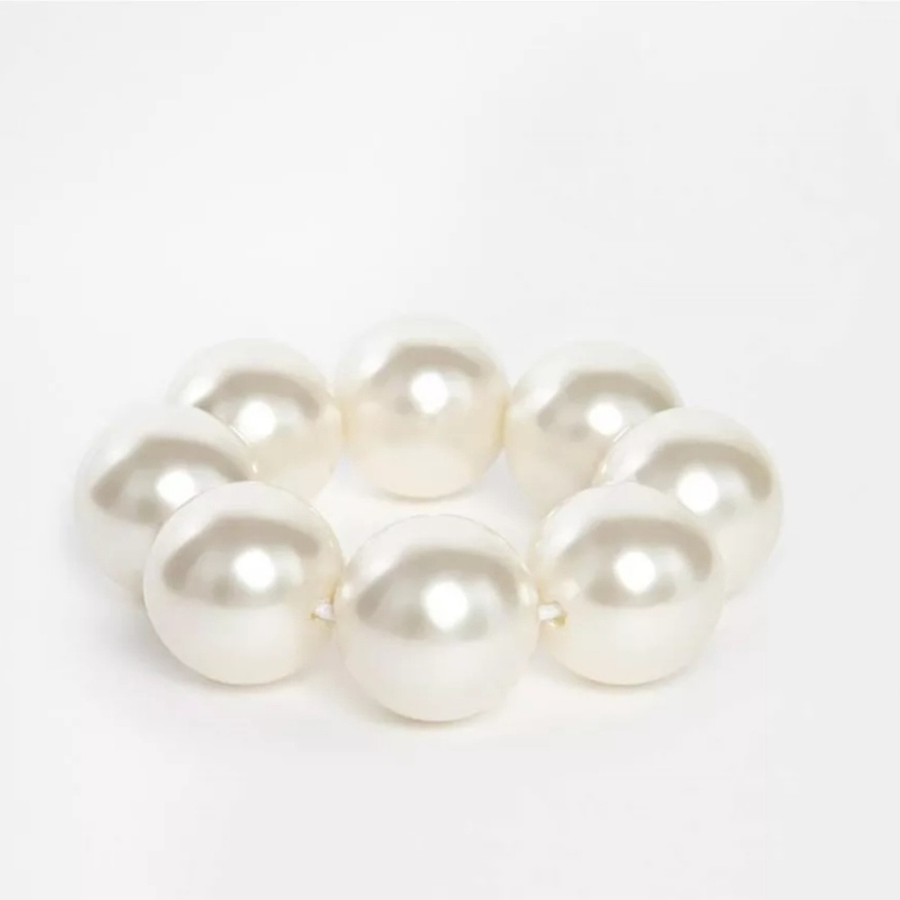 💎[3 for $15]💎 Pearl Scrunchie Ponytail Holder - Picture 2 of 6